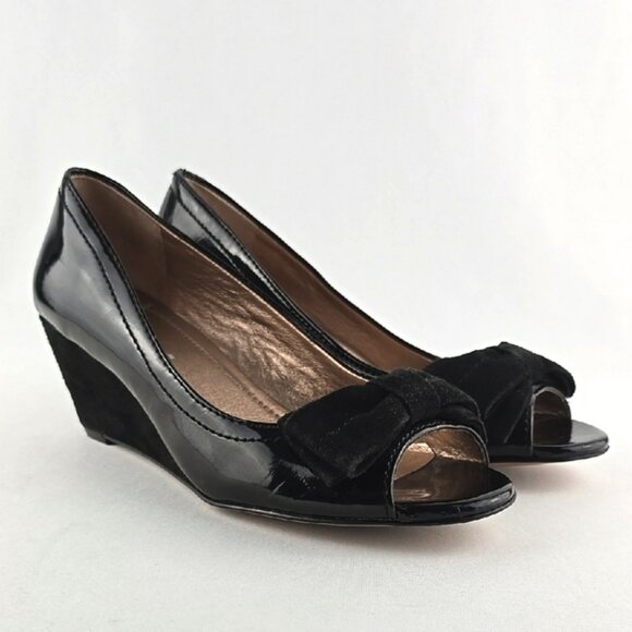 BCBGeneration Tedolie Black Patent Faux Suede Peep Toe Wedge Pump Size 6.5B - Picture 1 of 15
